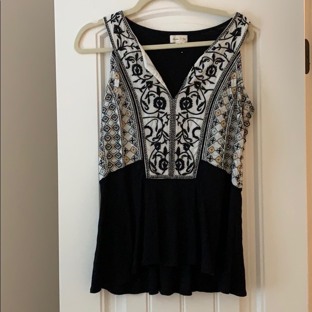 Sleeveless shirt